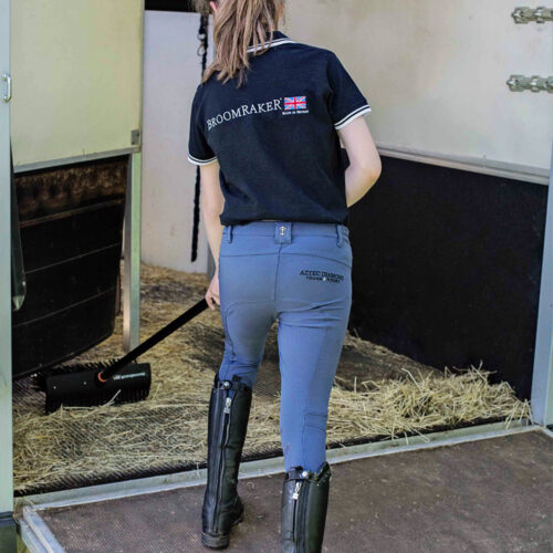 BroomRaker: Kombineret kost & rive til Ifor Williams hestetrailere